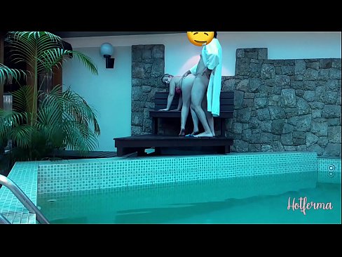 ❤️ Oga pe iranṣẹbinrin si awọn pool, sugbon ko le koju kan gbona ️ Ohun onihoho didara ☑
